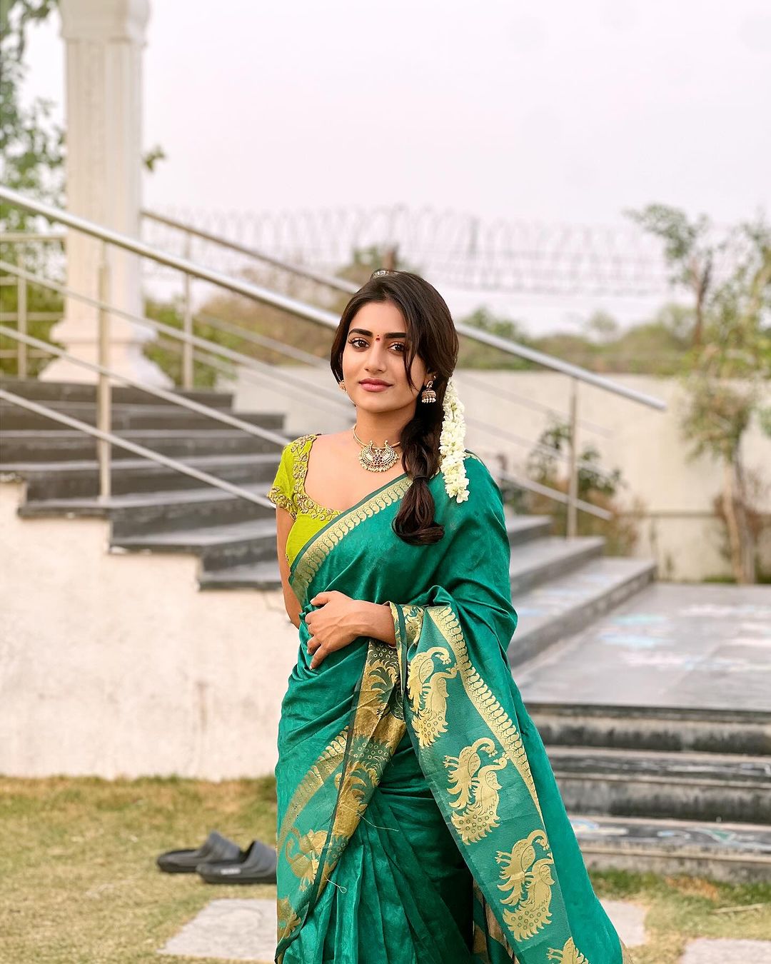 Indian Actress Nayani Pavani Stills in Green Saree